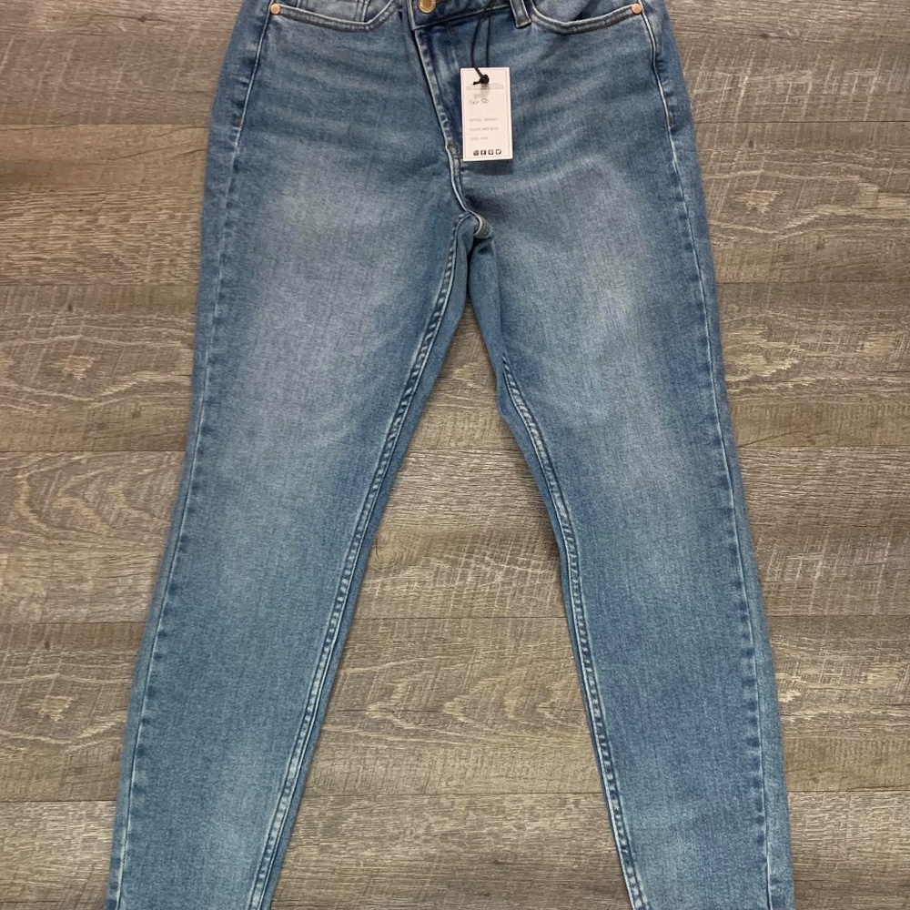 Judy Blue Jeans - Picture 2 of 3